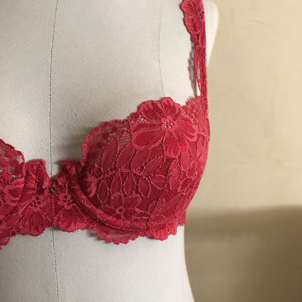 Vintage Victoria’s Secret Lace Bra - Picture 2 of 7